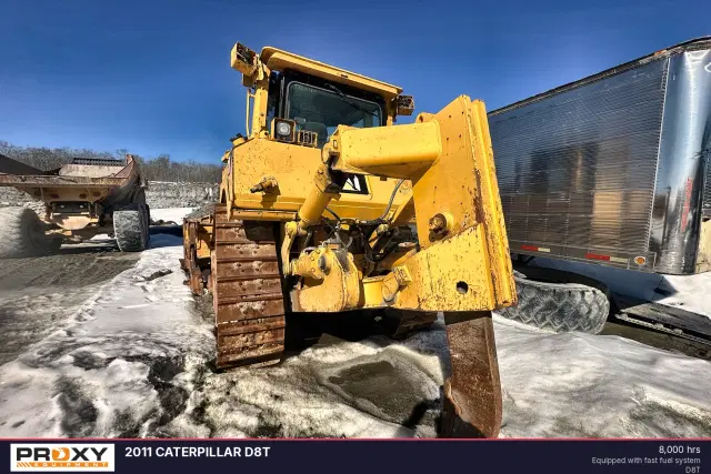 Image of Caterpillar D8T equipment image 2