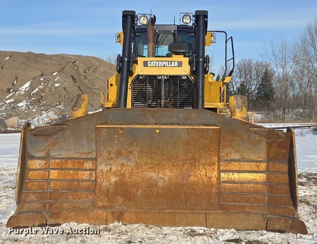 Image of Caterpillar D8T equipment image 1