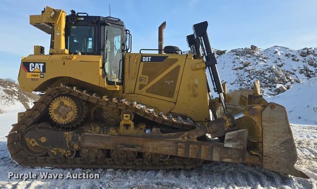 Image of Caterpillar D8T equipment image 3