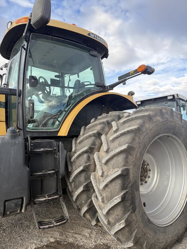 Image of Challenger MT665C equipment image 3