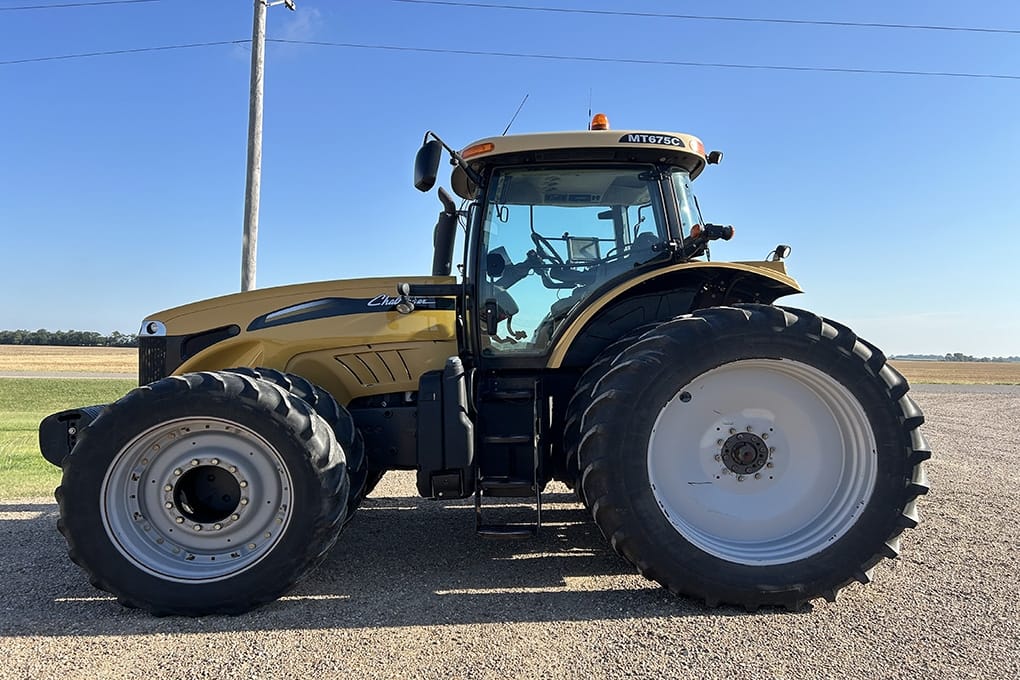 Challenger MT675C Equipment Image0