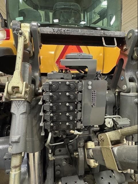 Image of Challenger MT765C Image 1