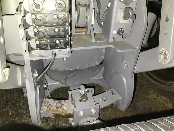 Image of Challenger MT855C equipment image 4