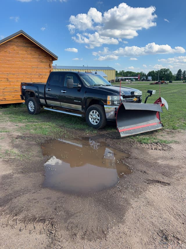 Image of Chevrolet 2500HD equipment image 2
