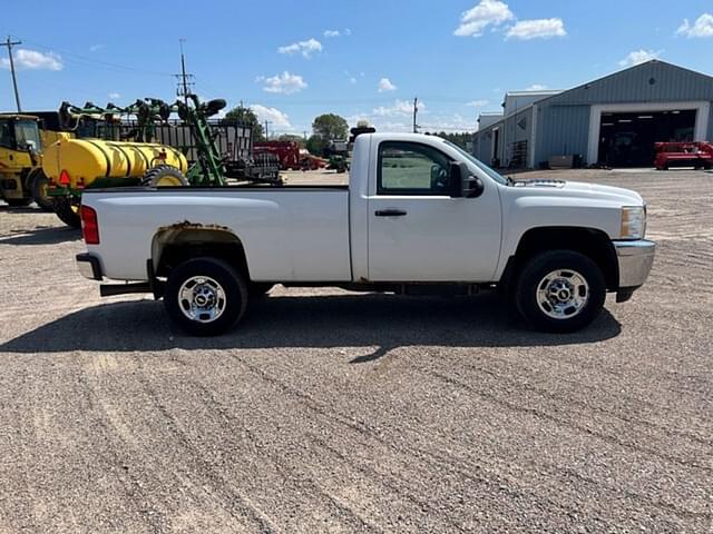 Image of Chevrolet 2500 equipment image 3