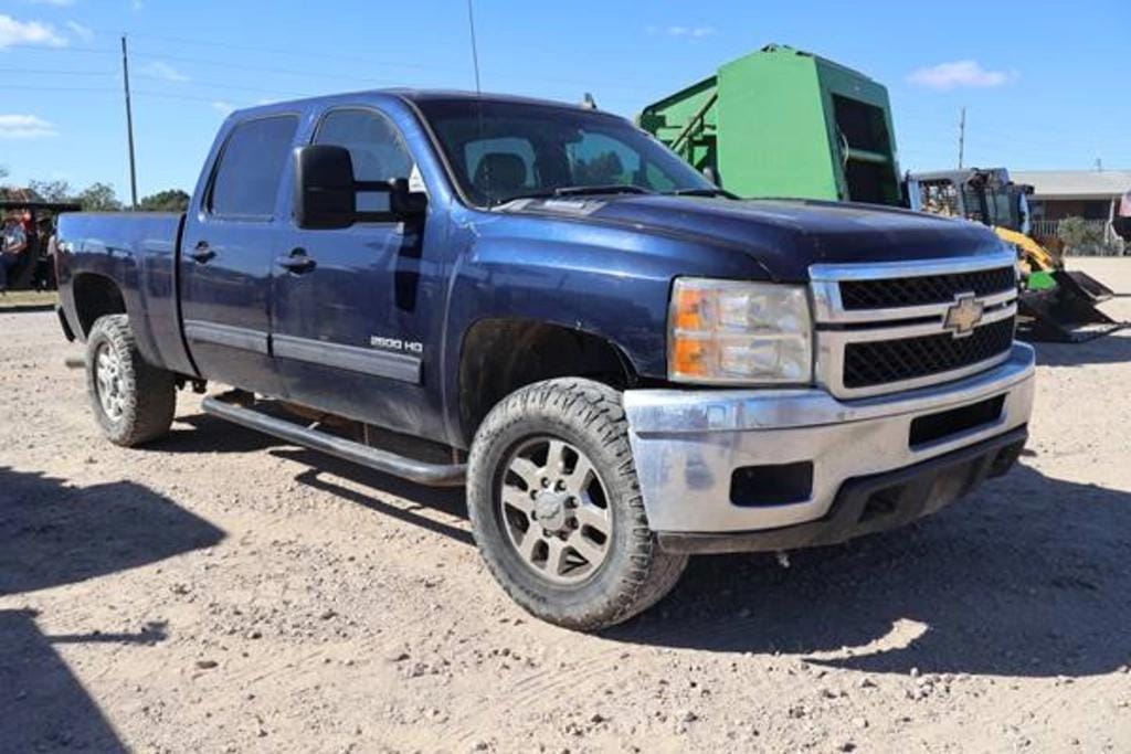 2011 Chevrolet 2500 Equipment Image0