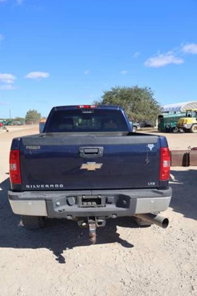 Image of Chevrolet 2500 equipment image 3