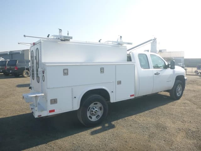 Image of Chevrolet 2500 equipment image 2