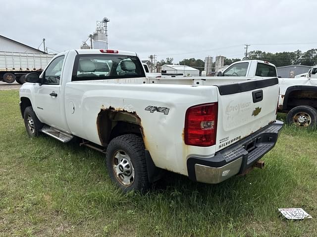 Image of Chevrolet 2500HD equipment image 2
