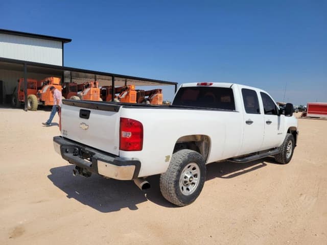 Image of Chevrolet 2500HD equipment image 4