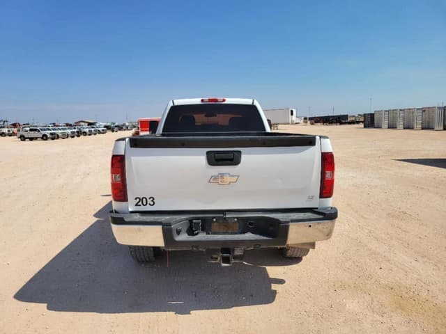 Image of Chevrolet 2500HD equipment image 3