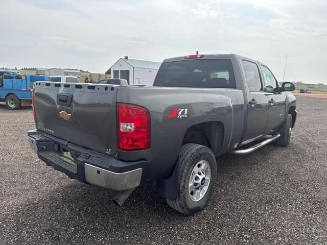 Image of Chevrolet 2500HD equipment image 3