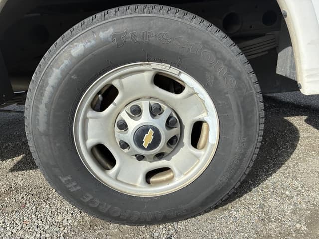 Image of Chevrolet 2500 equipment image 4