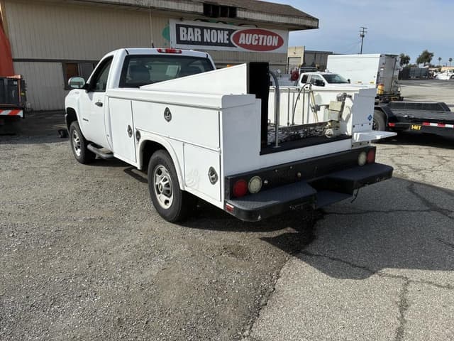 Image of Chevrolet 2500 equipment image 3