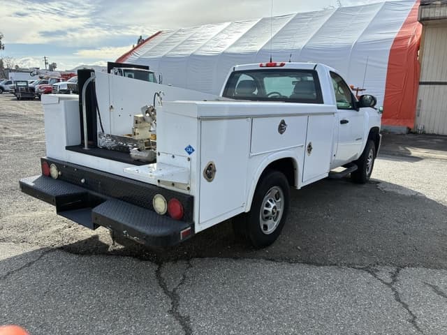 Image of Chevrolet 2500 equipment image 2