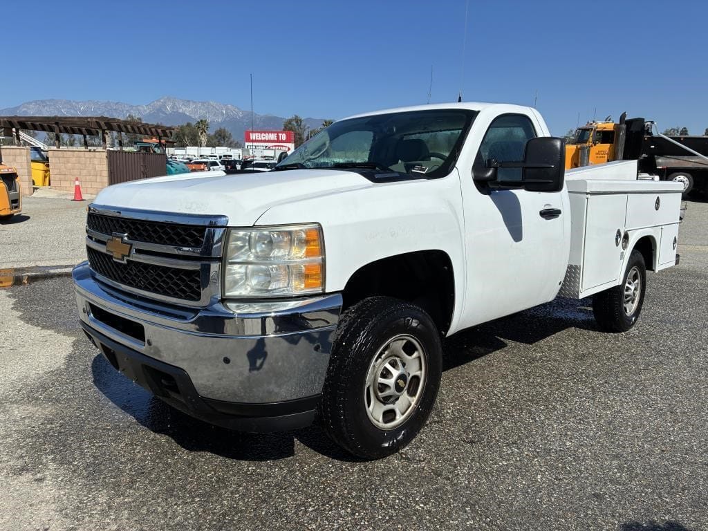 2011 Chevrolet 2500 Equipment Image0