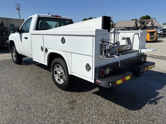 Image of Chevrolet 2500 equipment image 3