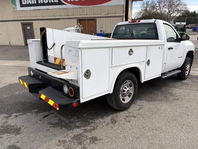 Image of Chevrolet 2500 equipment image 2