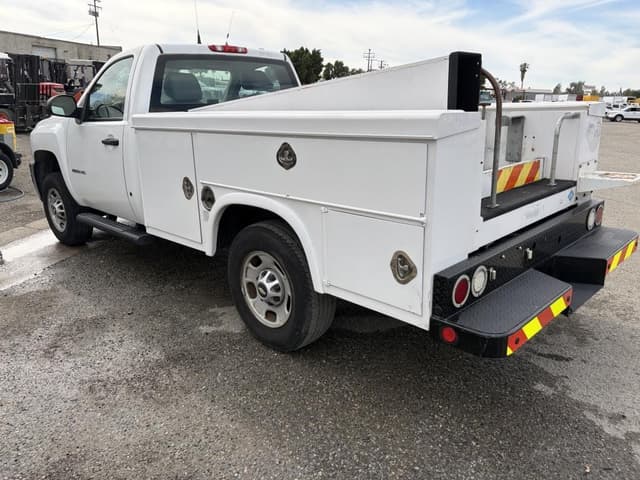 Image of Chevrolet 2500 equipment image 3