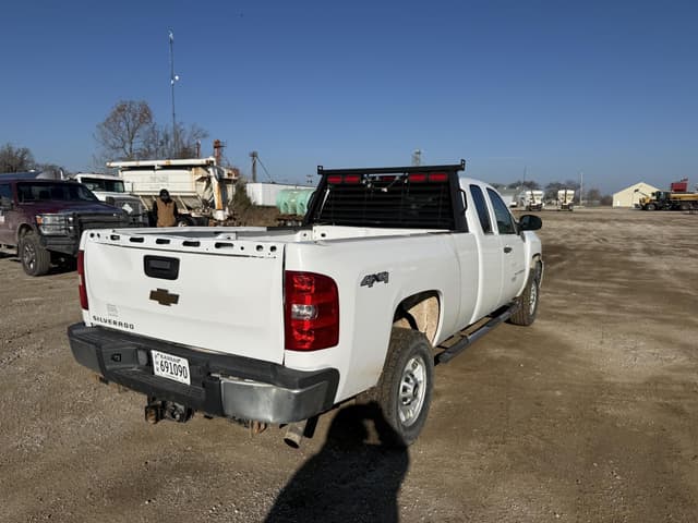 Image of Chevrolet 2500HD equipment image 3