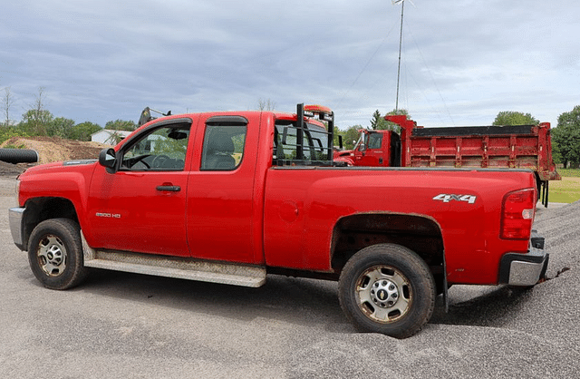 Image of Chevrolet 2500HD equipment image 2