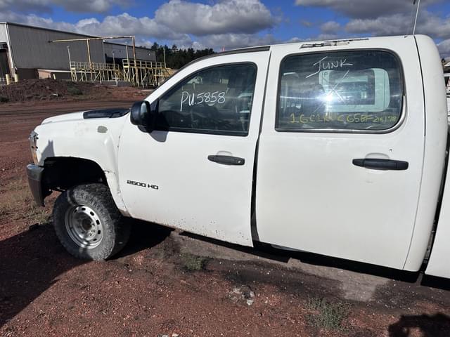 Image of Chevrolet 2500HD equipment image 2