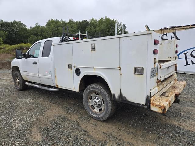 Image of Chevrolet 2500HD equipment image 2