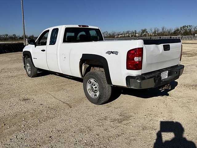 Image of Chevrolet 2500HD equipment image 2