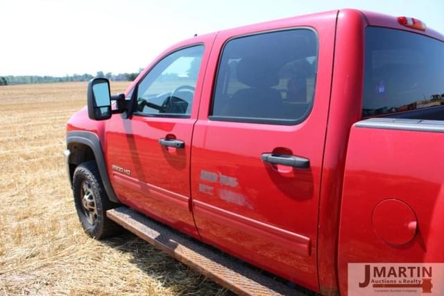 Image of Chevrolet 2500HD equipment image 4