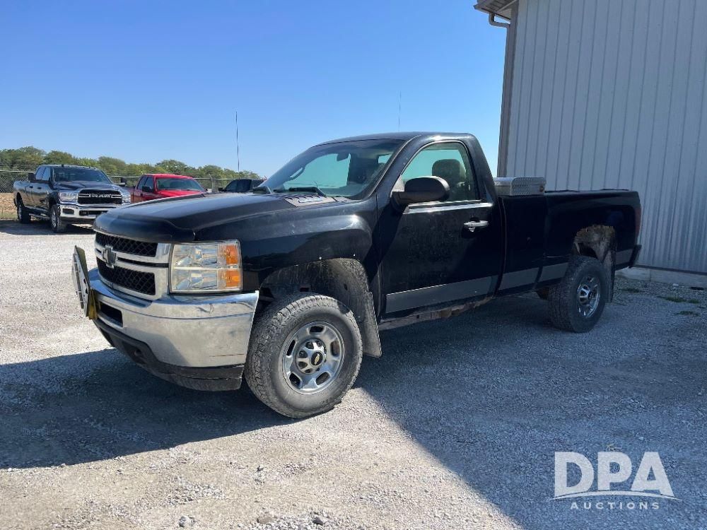 2011 Chevrolet 2500HD Equipment Image0