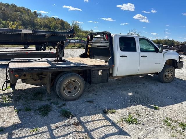 Image of Chevrolet 3500 equipment image 2