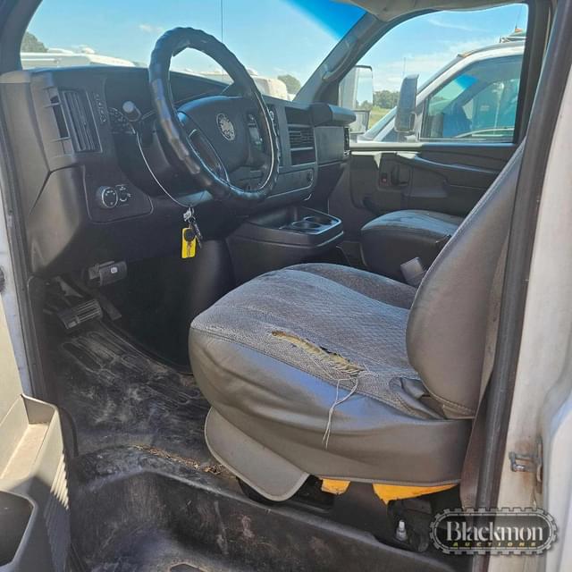 Image of Chevrolet 3500 equipment image 1