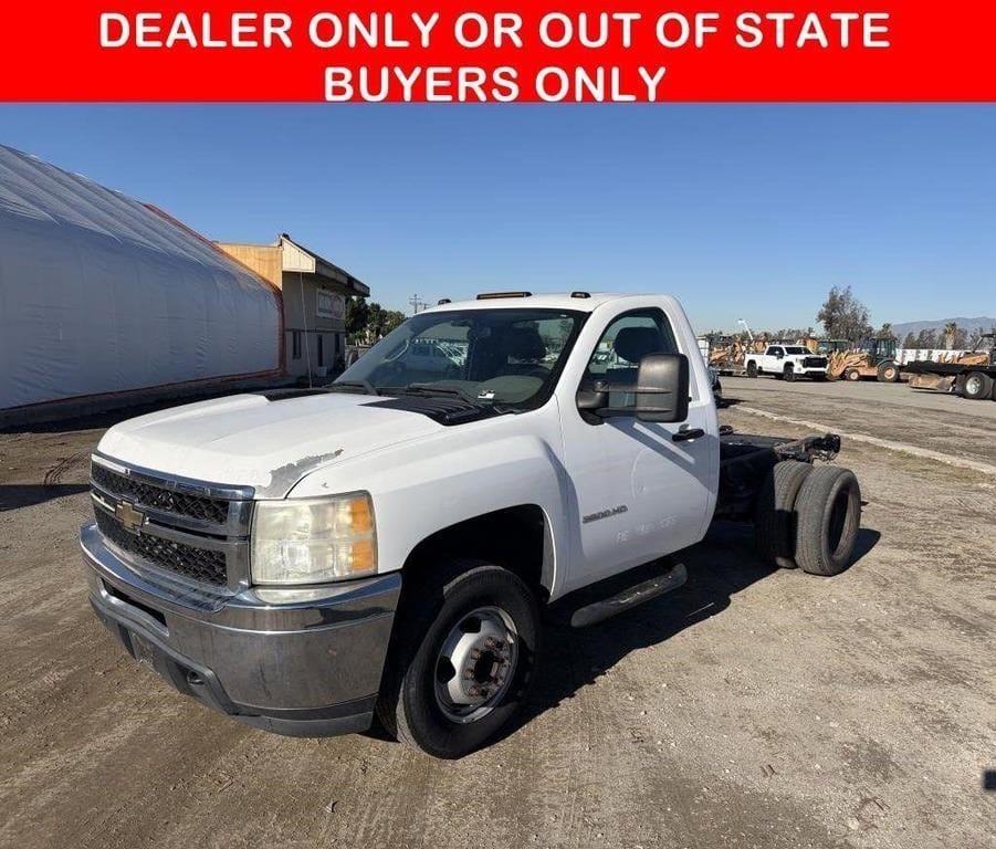 2011 Chevrolet 3500HD Equipment Image0