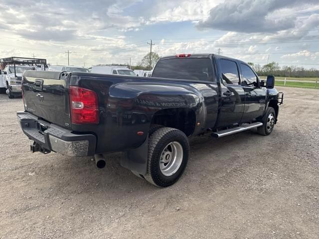 Image of Chevrolet 3500HD equipment image 3