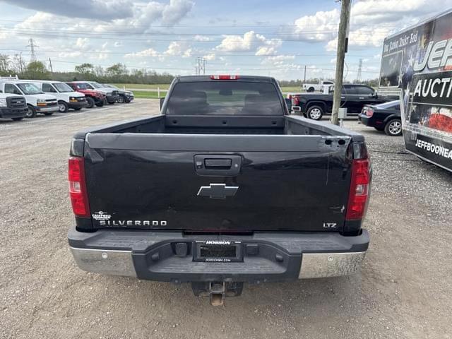 Image of Chevrolet 3500HD equipment image 2