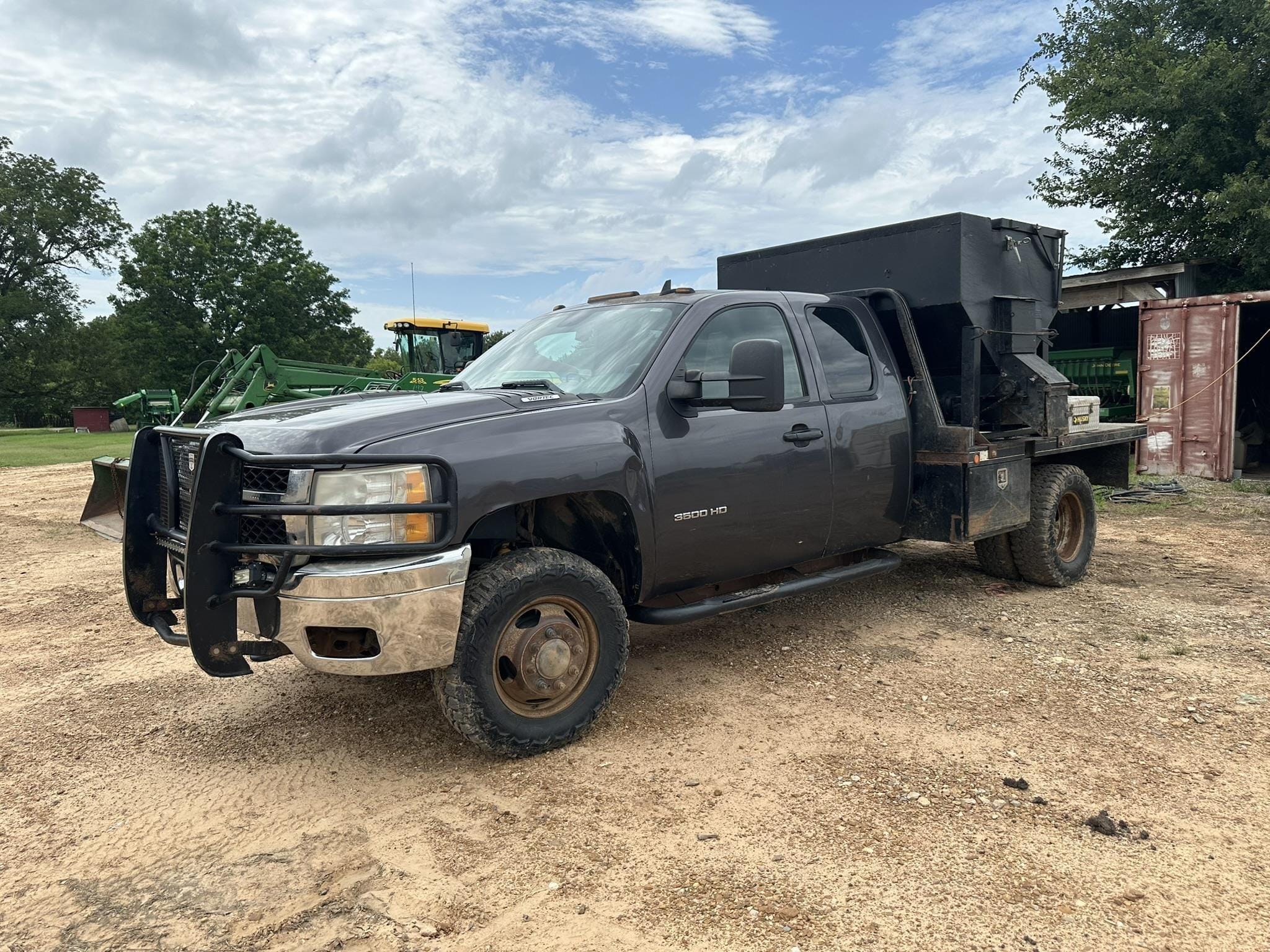 2011 Chevrolet 3500HD Equipment Image0