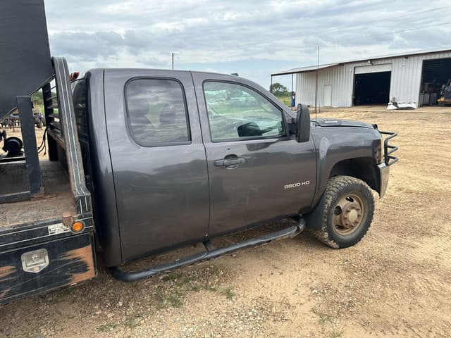 Image of Chevrolet 3500HD equipment image 3