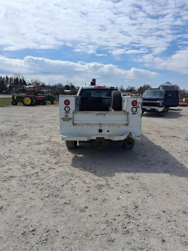 Image of Chevrolet 3500HD equipment image 4