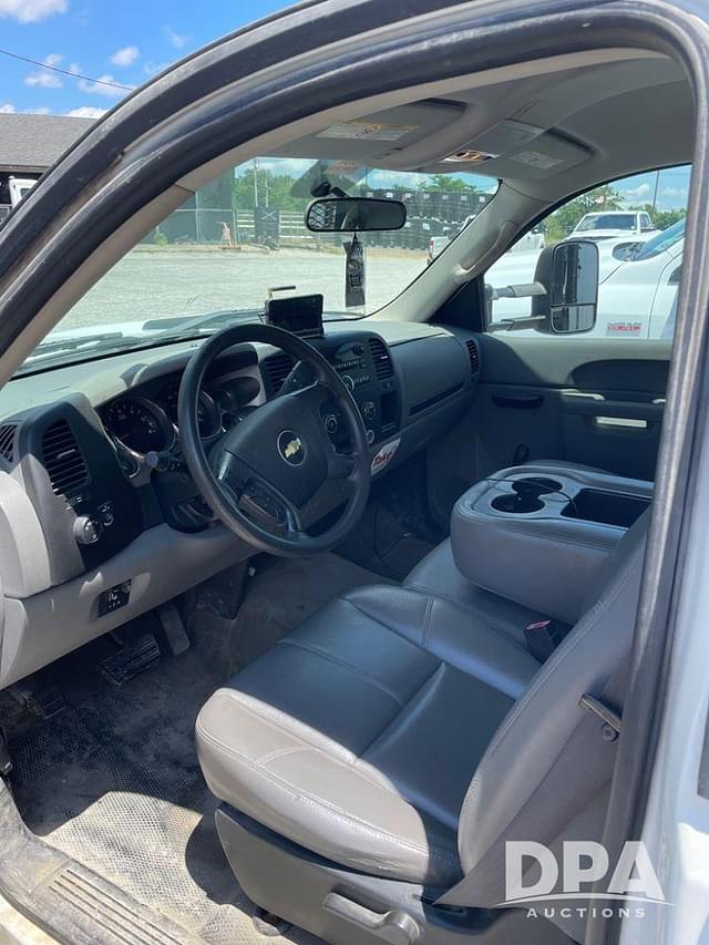 Image of Chevrolet 3500HD equipment image 4
