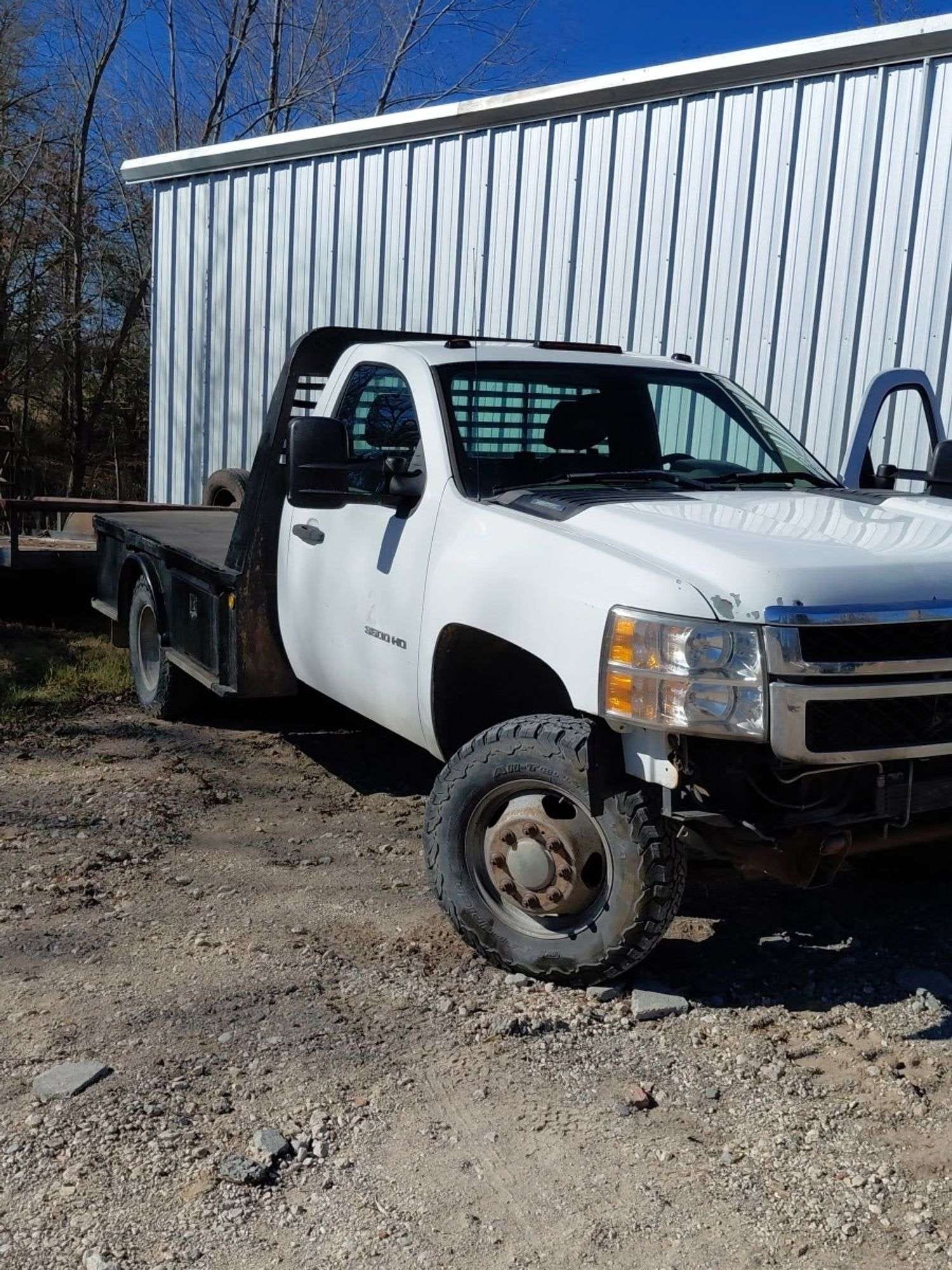 2011 Chevrolet 3500HD Equipment Image0