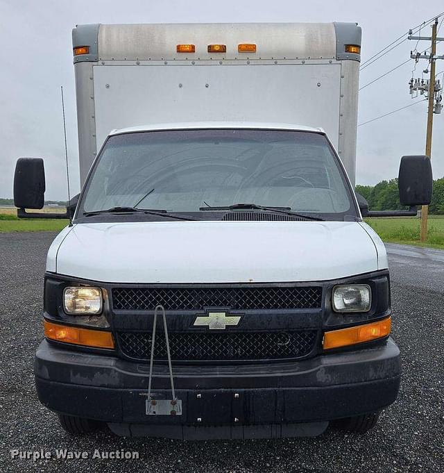 Image of Chevrolet 3500 Express equipment image 1