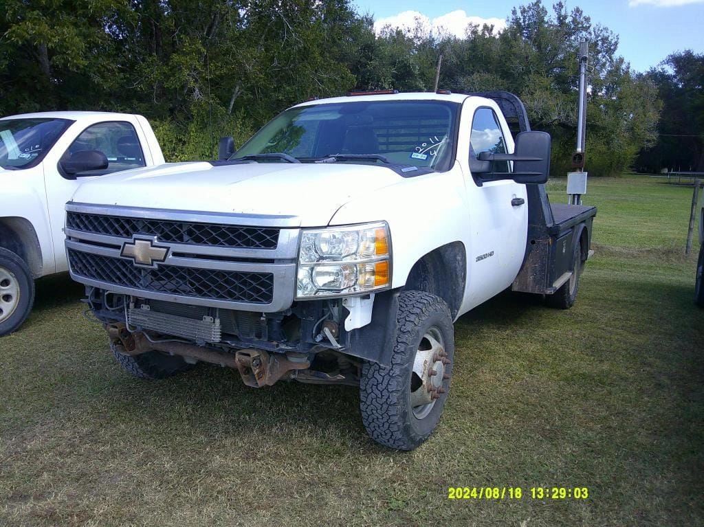 2011 Chevrolet 3500HD Equipment Image0
