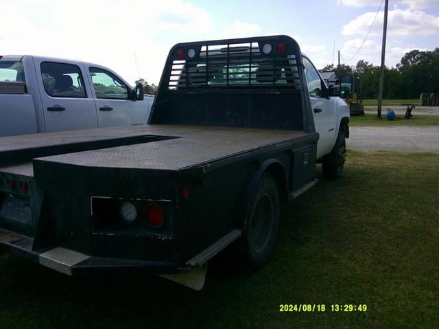 Image of Chevrolet 3500HD equipment image 3