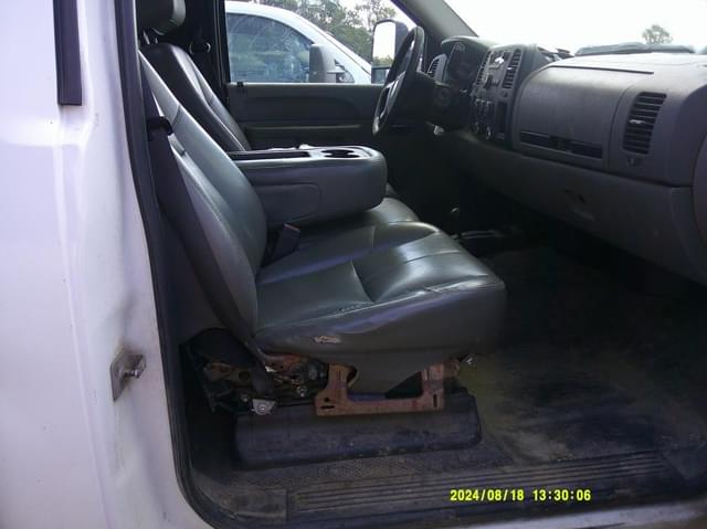 Image of Chevrolet 3500HD equipment image 4