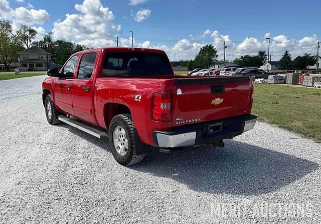 Image of Chevrolet Silverado equipment image 2