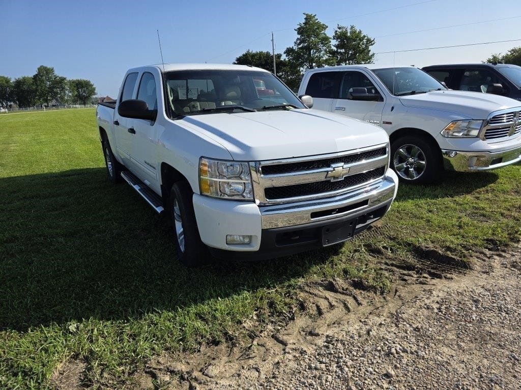 2011 Chevrolet 1500 Equipment Image0