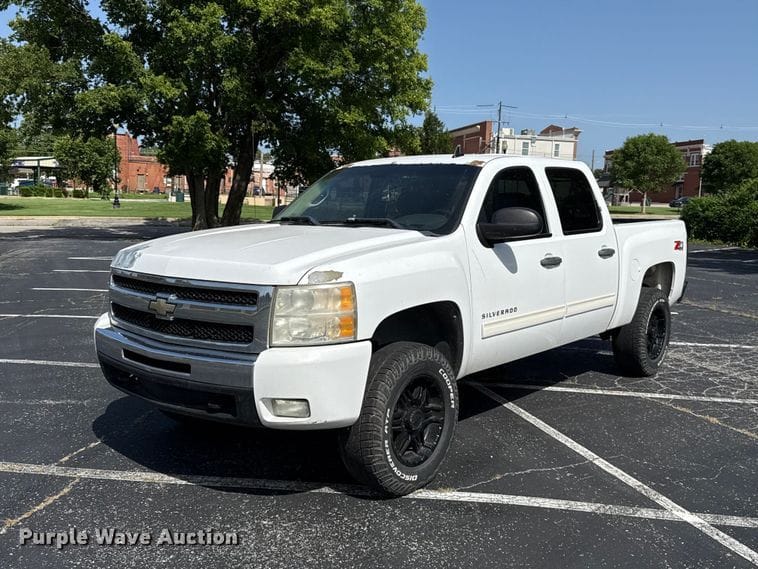 2011 Chevrolet 1500 Equipment Image0