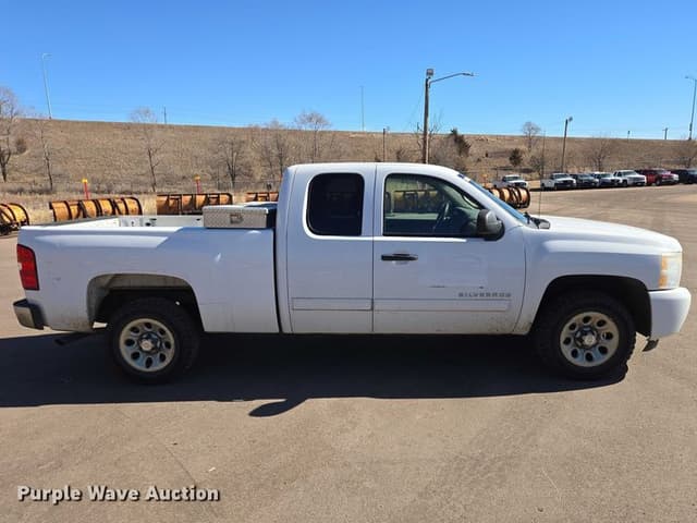 Image of Chevrolet Silverado equipment image 3
