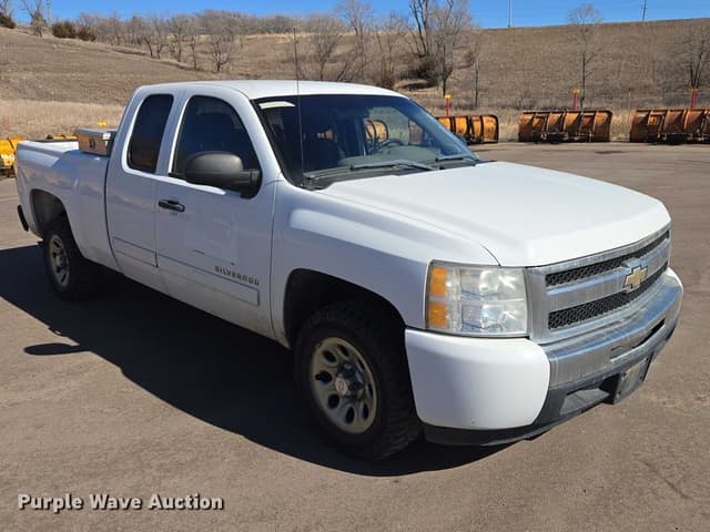 Image of Chevrolet Silverado equipment image 2