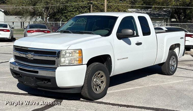2011 Chevrolet 1500 Equipment Image0